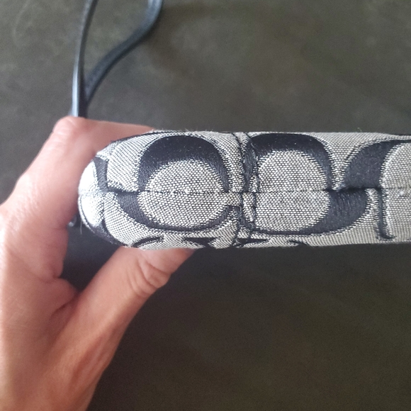 Large coach signature wristlet - Picture 9 of 10